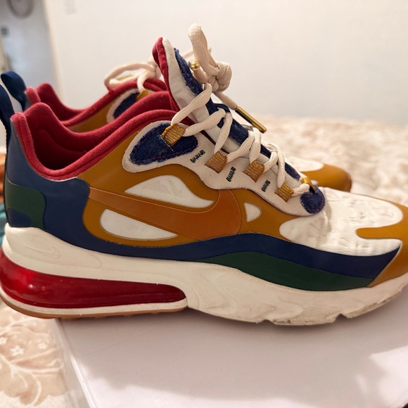 Women’s Nike Air Max 270 React - Picture 2 of 7